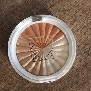 SOLD***Ⓜ️Ofra x nikkie tutorials highlighter
